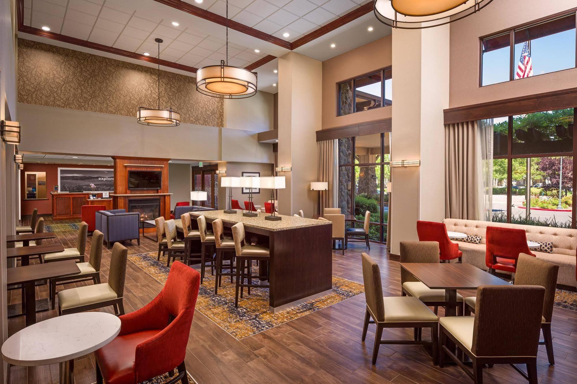 Hampton Inn & Suites Windsor-Sonoma Wine Country Exterior foto