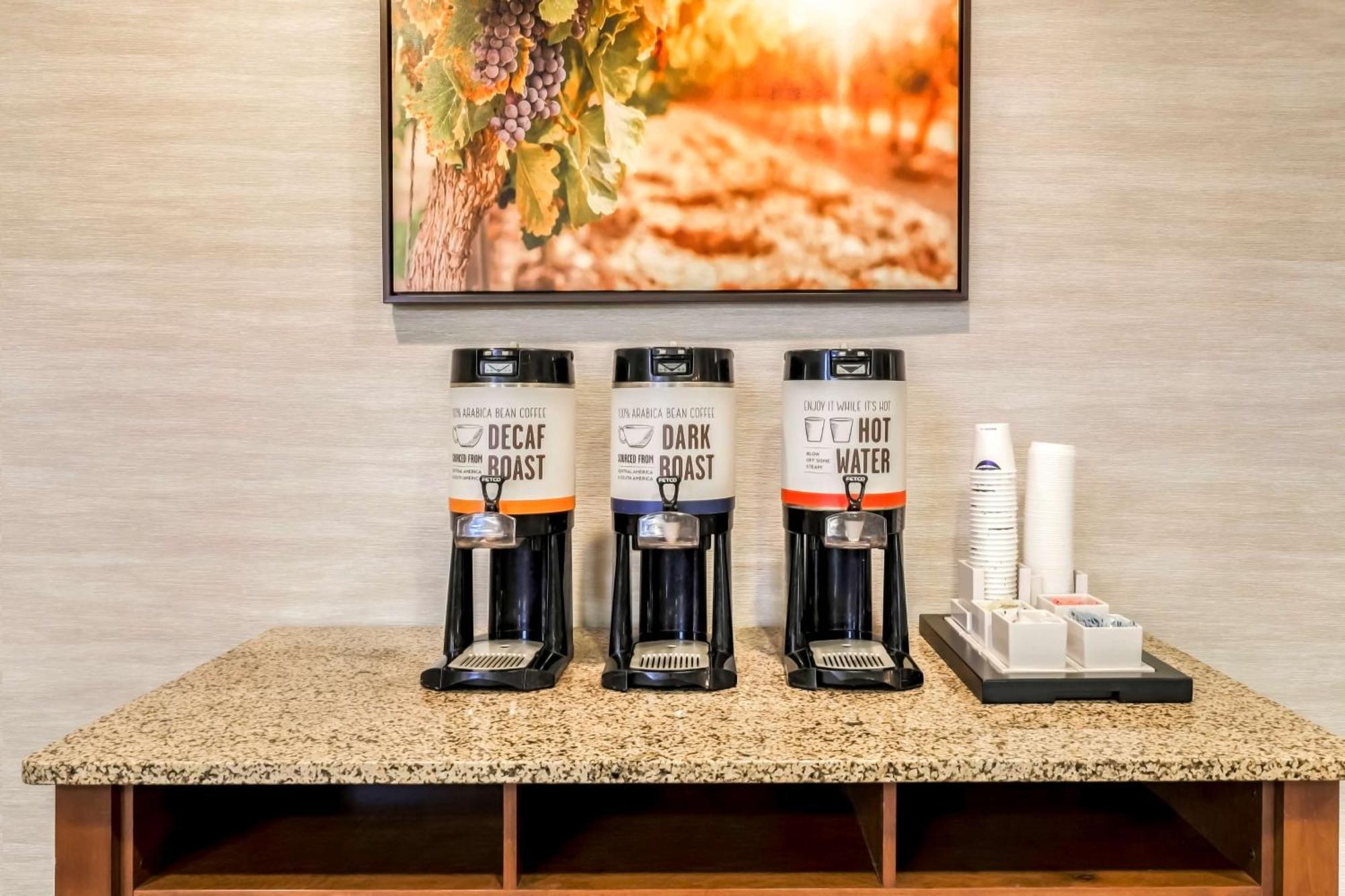Hampton Inn & Suites Windsor-Sonoma Wine Country Exterior foto