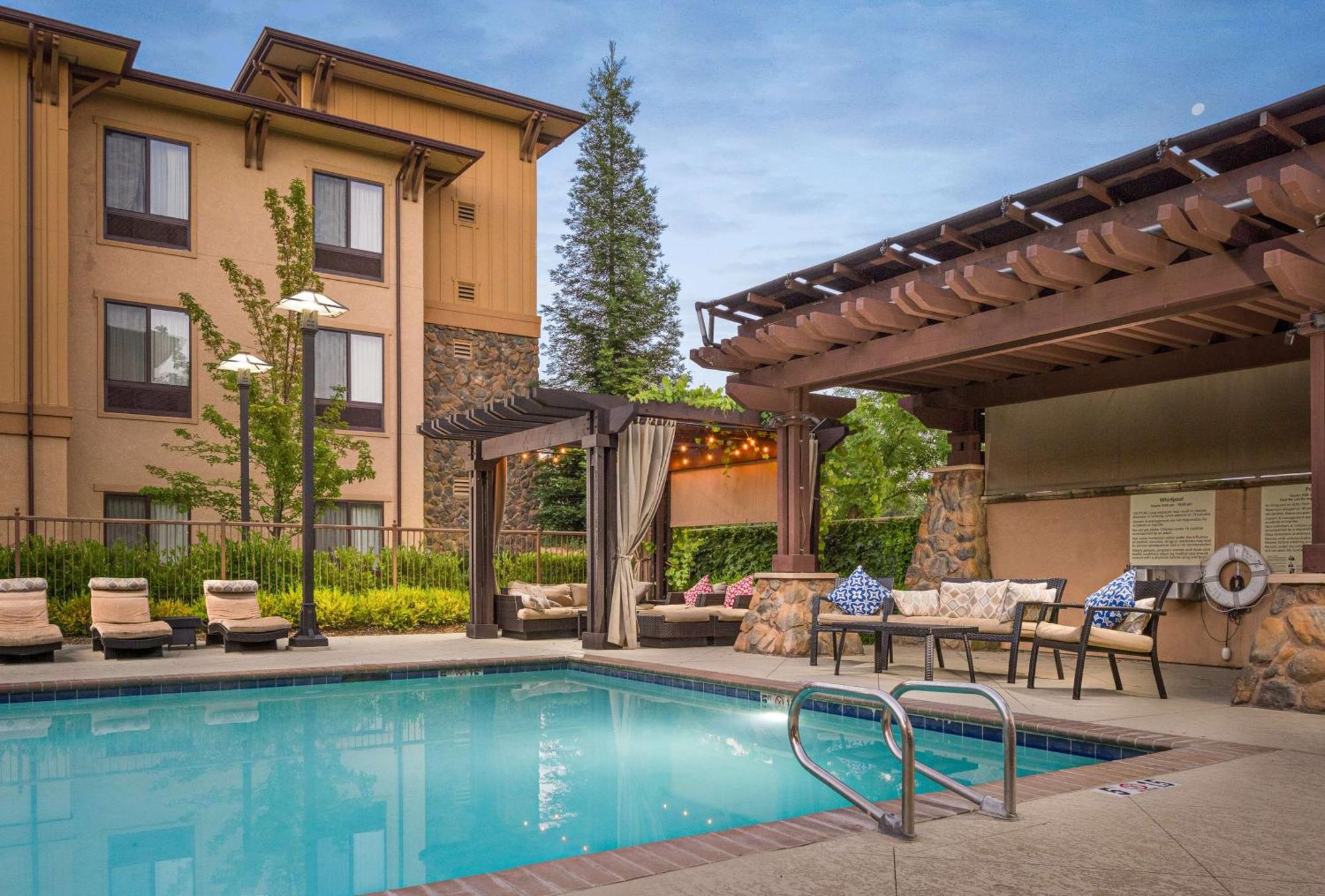 Hampton Inn & Suites Windsor-Sonoma Wine Country Exterior foto